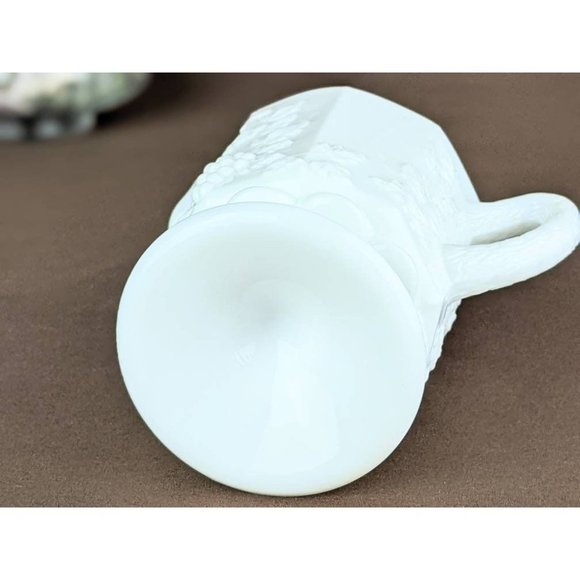 Vtg MCM White Opaque Milk Glass Creamer Juice Pitcher Westmoreland Grape Leaves - Picture 8 of 8